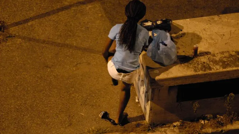 La donna, oggi 35enne, era costretta a prostituirsi in strada - Foto di repertorio