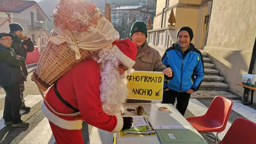 La raccolta firme a Bione