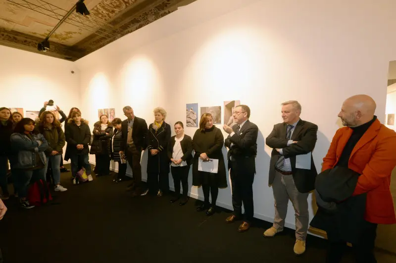 L'inaugurazione della mostra di Letizia