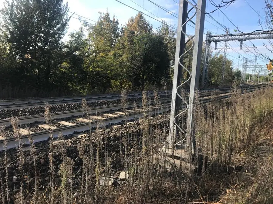 L'incidente mortale questa mattina sulla linea ferroviaria Brescia-Verona - Foto © www.giornaledibrescia.it