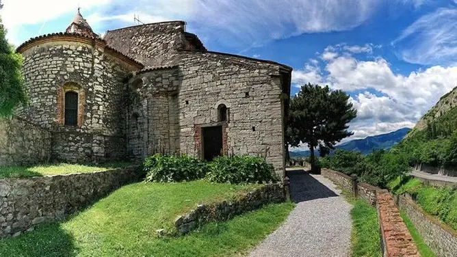 Il Monastero di San Pietro in Lamosa fotografato da Sergioesse (foto Flickr)