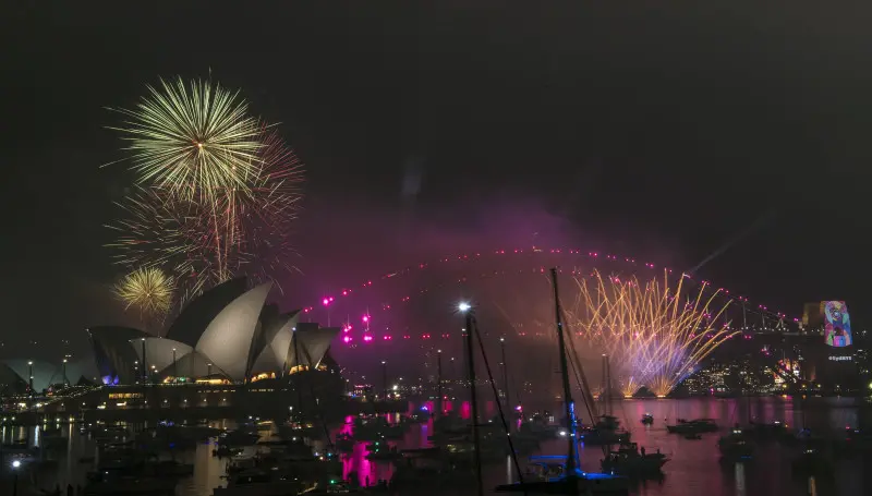 L'Australia è già nel 2019, show di fuochi d'artificio nel cielo di Sydney