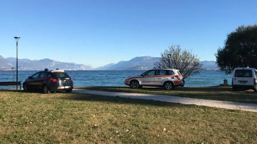 Muore nelle acque del lago di Garda