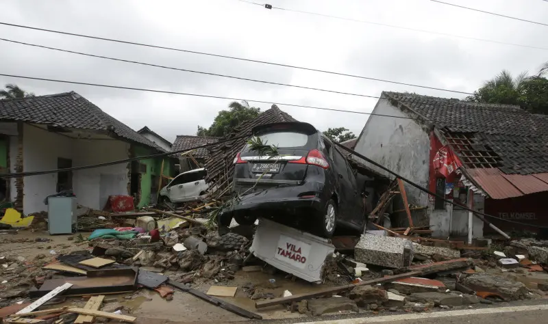 Tsunami in Indonesia, centinaia di morti e feriti
