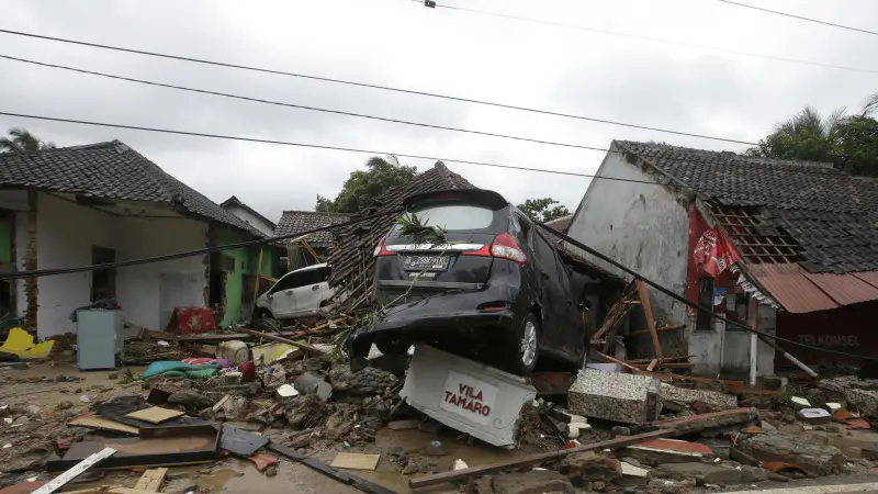 Tsunami in Indonesia, centinaia di morti e feriti