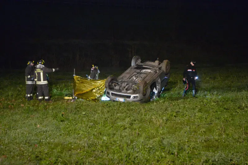 Tragica uscita di strada, muore un 20enne