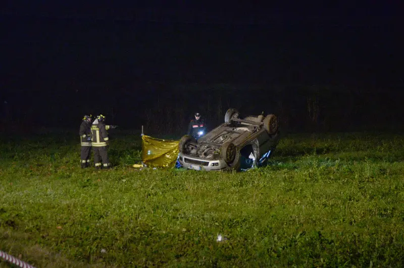 Tragica uscita di strada, muore un 20enne