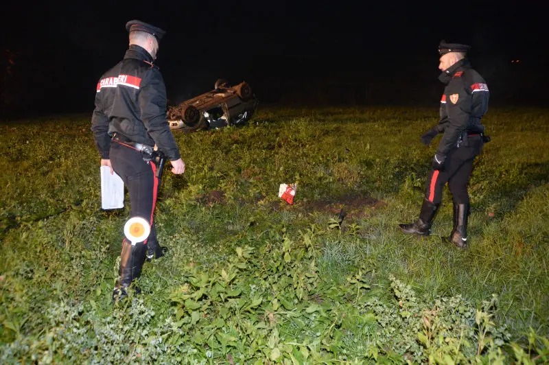 Tragica uscita di strada, muore un 20enne