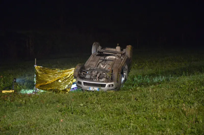 Tragica uscita di strada, muore un 20enne