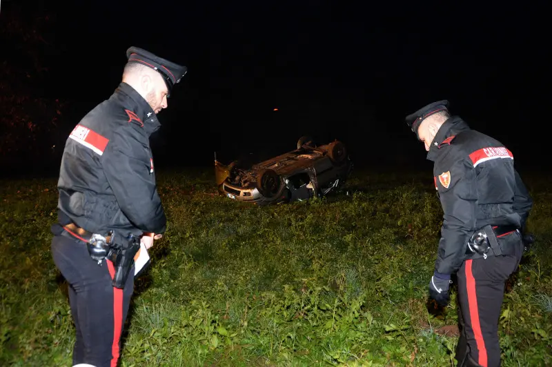 Tragica uscita di strada, muore un 20enne