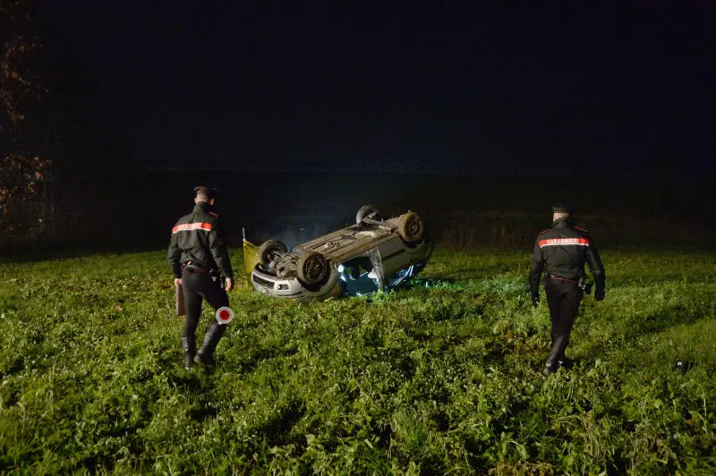 Tragica uscita di strada, muore un 20enne