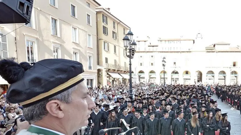 Laureati bresciani alla tradizionale cerimonia -© www.giornaledibrescia.it