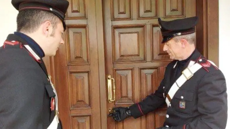 Carabinieri alla porta (archivio) - © www.giornaledibrescia.it