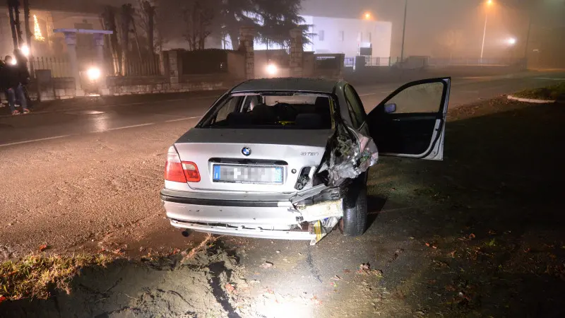 Flero, tubazione del gas in fiamme dopo lo schianto