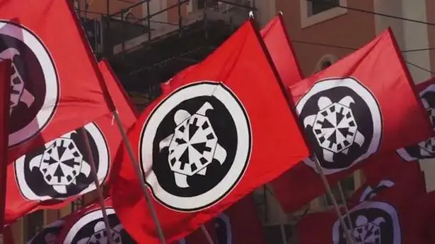 Bandiere di CasaPound durante una manifestazione a Bari - Foto Facebook