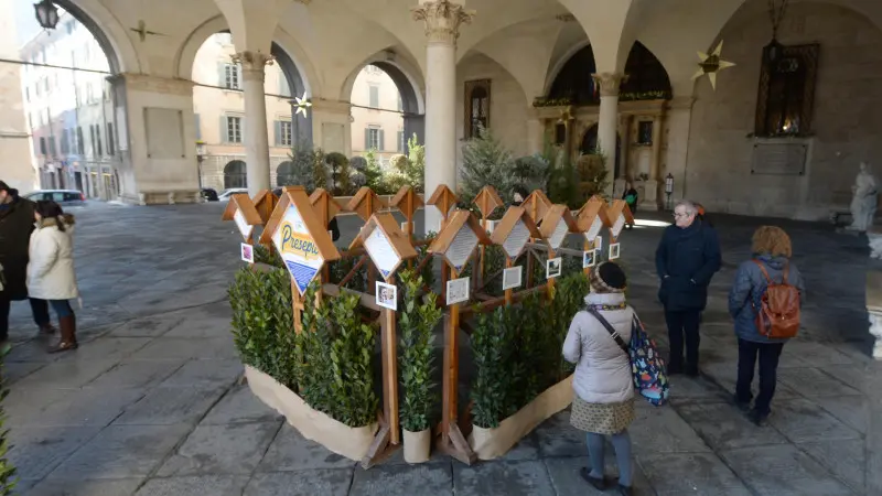 Dopo i vandali, Loggia in campo per il presepe dei Gnari