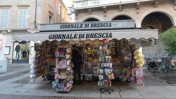 Corso Cavour. Ieri ultimo giorno di apertura per l’edicola, il chiosco non era accatastato correttamente e quindi non è stato messo a bando