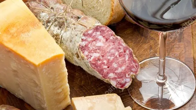 Salame, vino rosso e Grana Padano