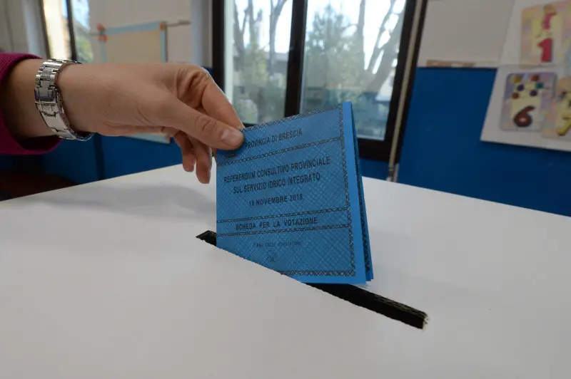 Referendum, le prime foto dei seggi (San Zeno)