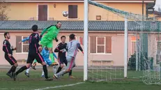 Il gol siglato dal portiere Micheletti al 95' di Calvina-Adrense - Foto Reporter Nicoli © www.giornaledibrescia.it