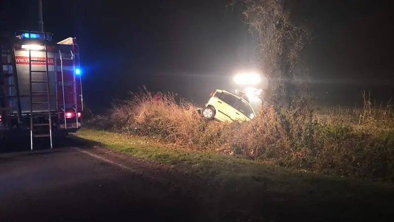 L'auto del 19enne dopo l'impatto sulla Sp29