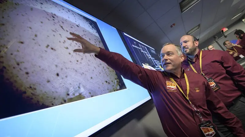 Marte, la sonda Insight tocca il pianeta rosso