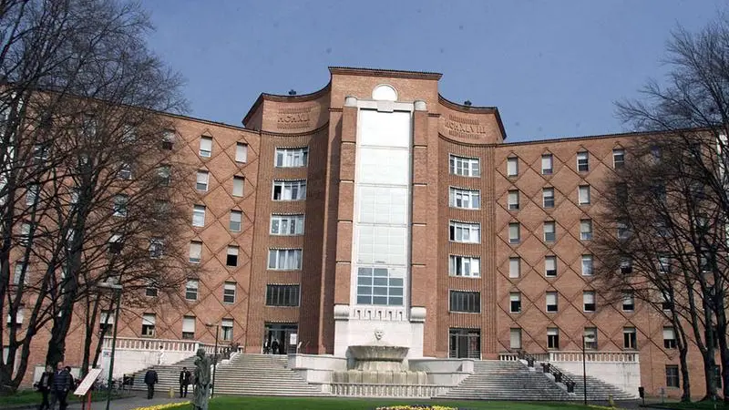 L'uomo è ancora ricoverato al Civile di Brescia
