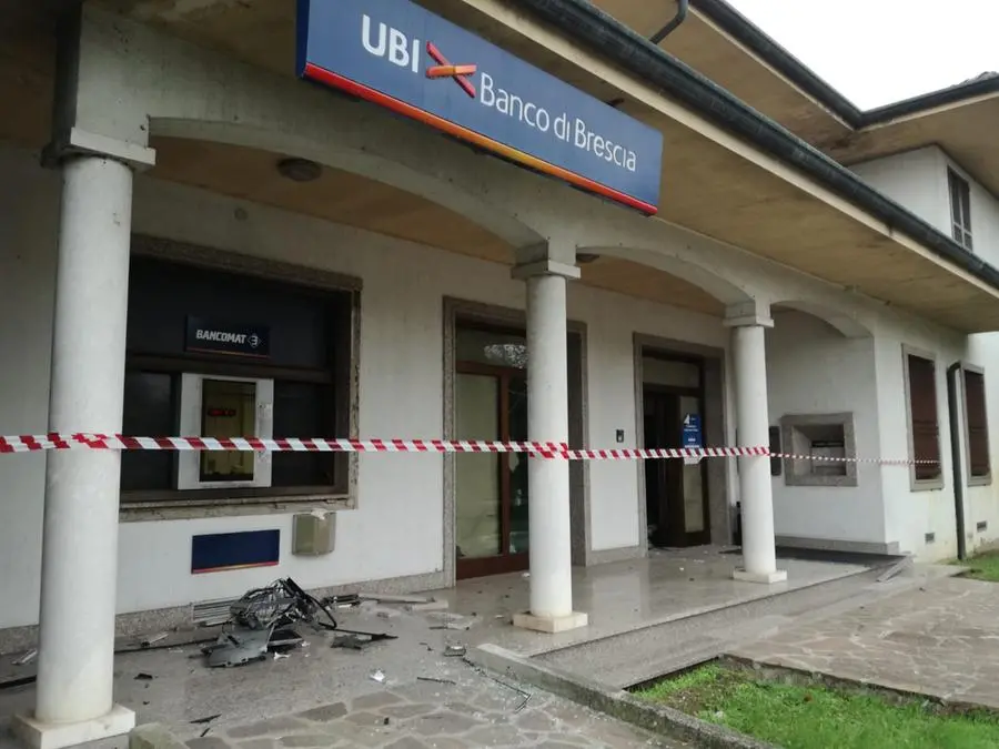 Acquafredda, botto al bancomat