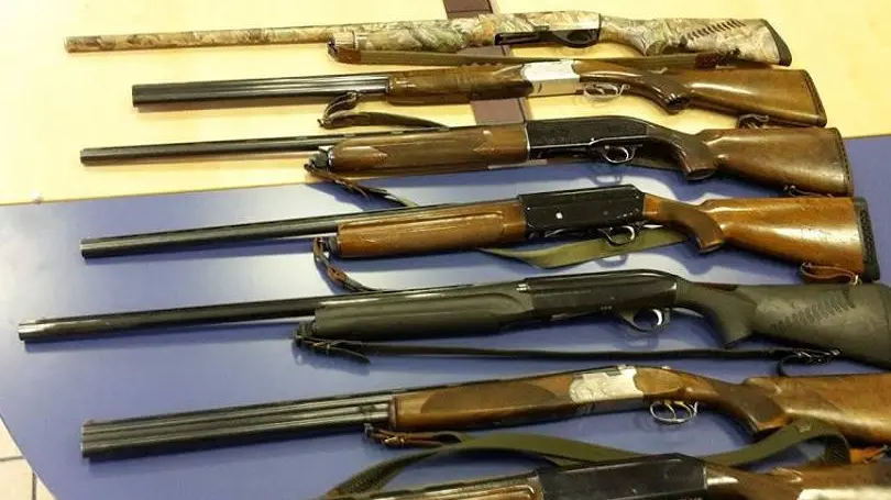 Le armi usate dai bracconieri - Foto Polizia Provinciale - © www.giornaledibrescia.it