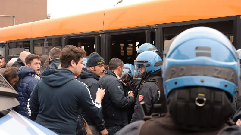 L'arrivo dei tifosi veronesi. La fotogallery