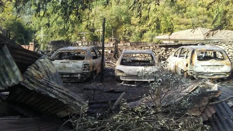 Incendio a Toscolano Maderno, danni e strada chiusa