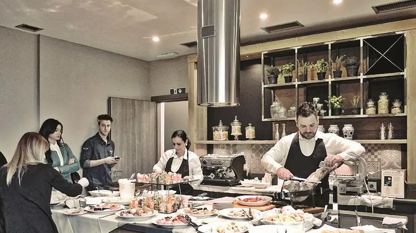 Dal piatto al bicchiere: le ricette preparate durante le Lezioni di chef saranno esaltati anche dalle degustazioni al bicchiere. La proposta formativa si arricchisce, infatti, di un ulteriore elemento: quello proposto da Stocchetti Beverage Service - Foto © www.giornaledibrescia.it
