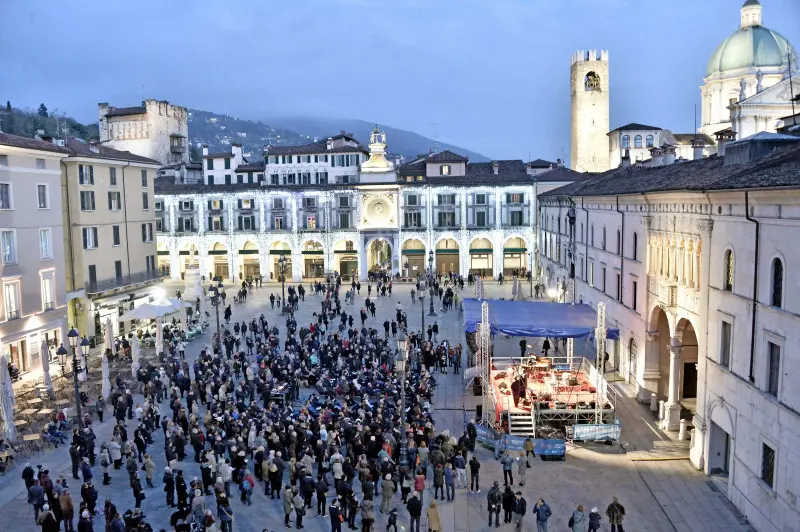 In piazza Loggia presentato il palinsesto natalizio