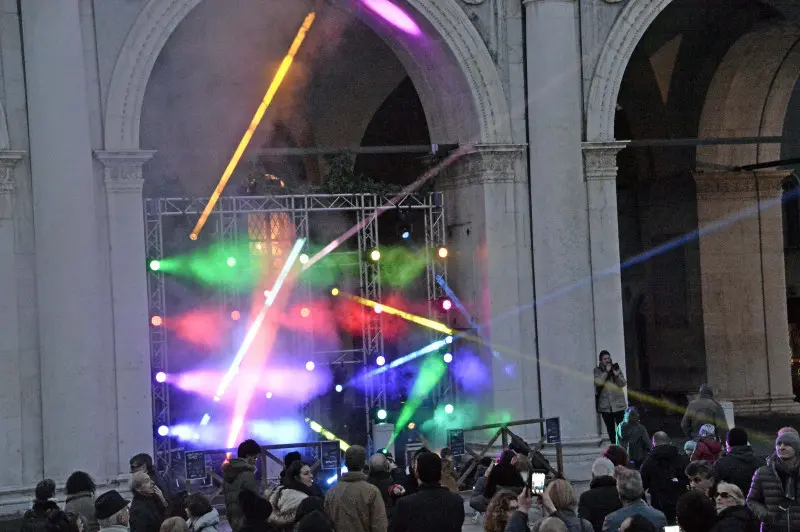 In piazza Loggia presentato il palinsesto natalizio