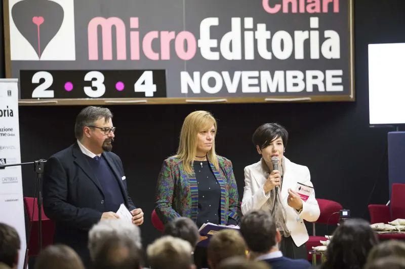 L'apertura della XVI Rassegna della Microeditoria di Chiari a Villa Mazzotti