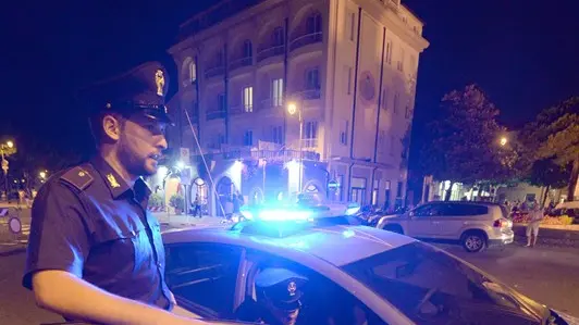 Polizia, intervento di notte - foto d'archivio © www.giornaledibrescia.it