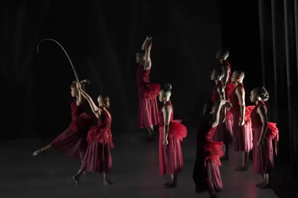 La pièce della coreografa sudafricana è andata in scena martedì sera al Teatro Grande di Brescia