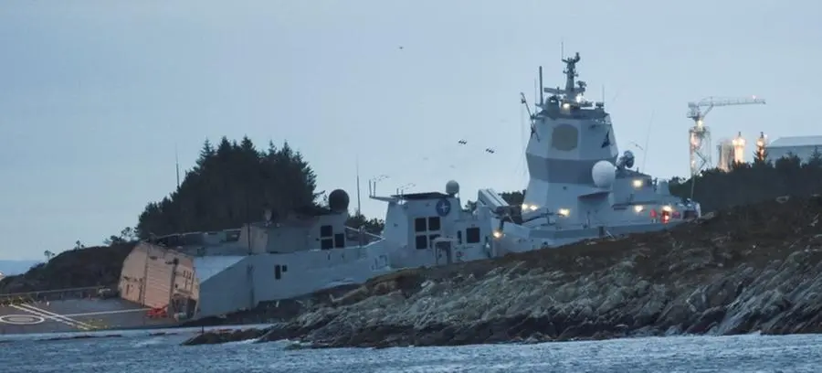 Collisione fra una fregata della marina militare di Oslo, di ritorno dalle manovre Nato, e una petro