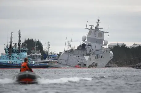 Collisione fra una fregata della marina militare di Oslo, di ritorno dalle manovre Nato, e una petro