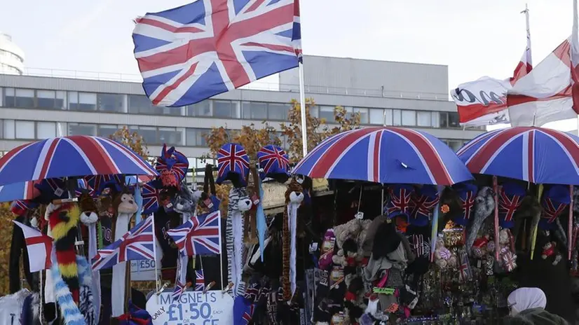 Sostenitori della Brexit sfoggiano lo Union Jack - Foto © www.giornaledibrescia.it