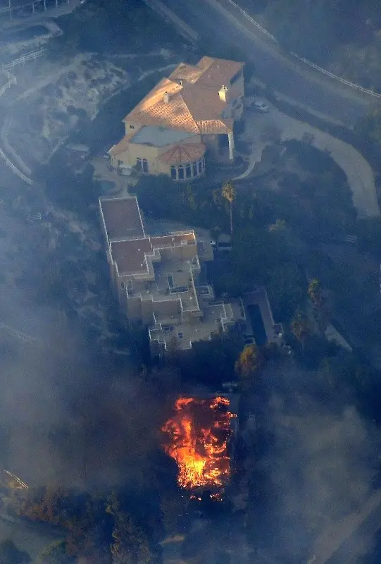 California, allarme incendi