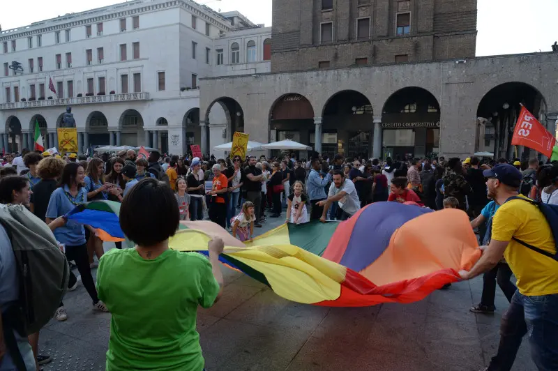 Restiamo Umani, 1.500 persone alla marcia