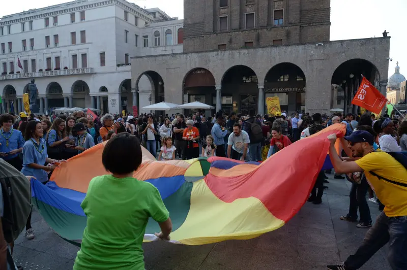 Restiamo Umani, 1.500 persone alla marcia