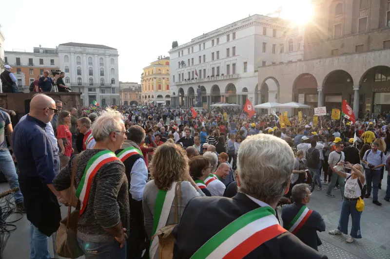 Restiamo Umani, 1.500 persone alla marcia