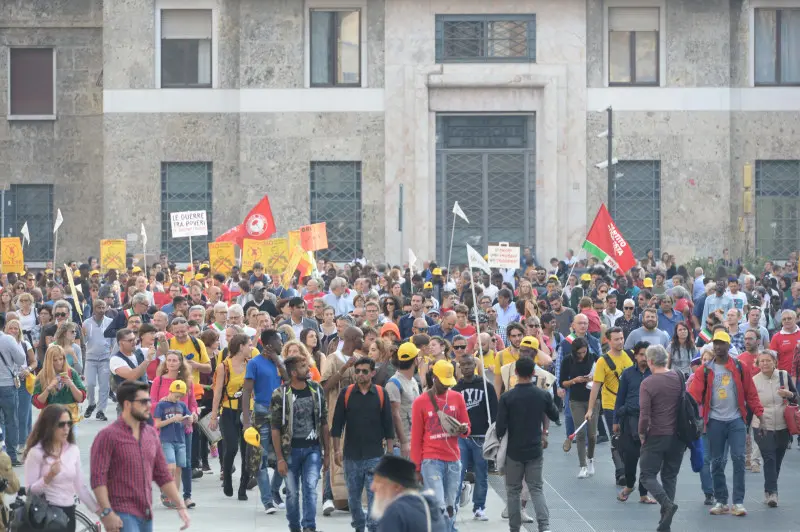 Restiamo Umani, 1.500 persone alla marcia