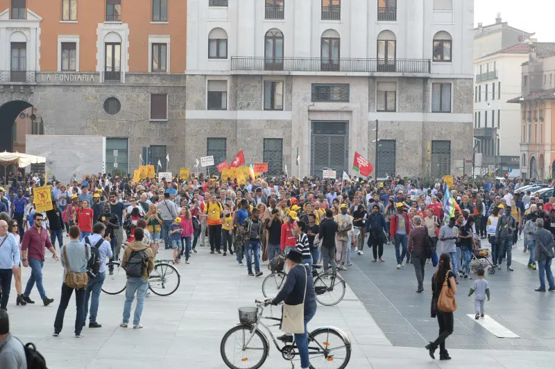 Restiamo Umani, 1.500 persone alla marcia