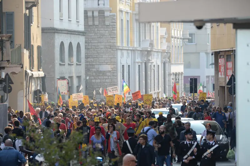Restiamo Umani, 1.500 persone alla marcia