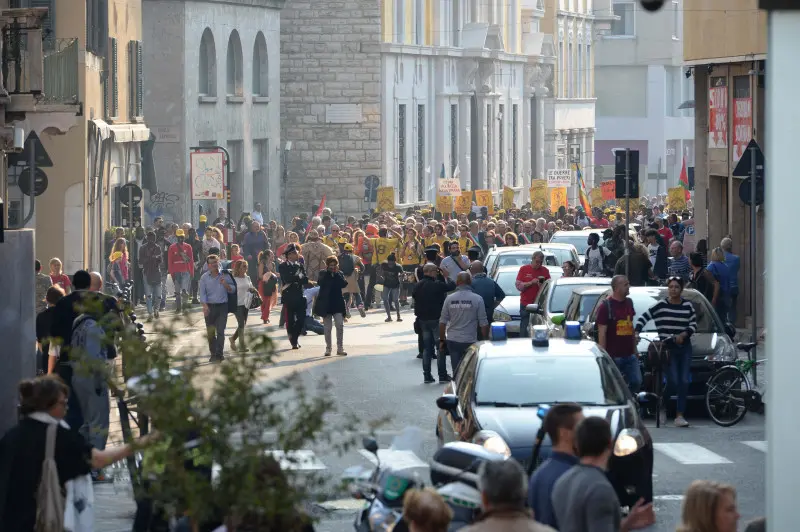 Restiamo Umani, 1.500 persone alla marcia