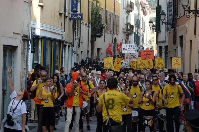 Restiamo Umani, 1.500 persone alla marcia