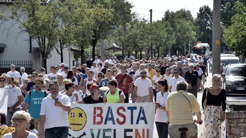 La protesta contro la discarica
